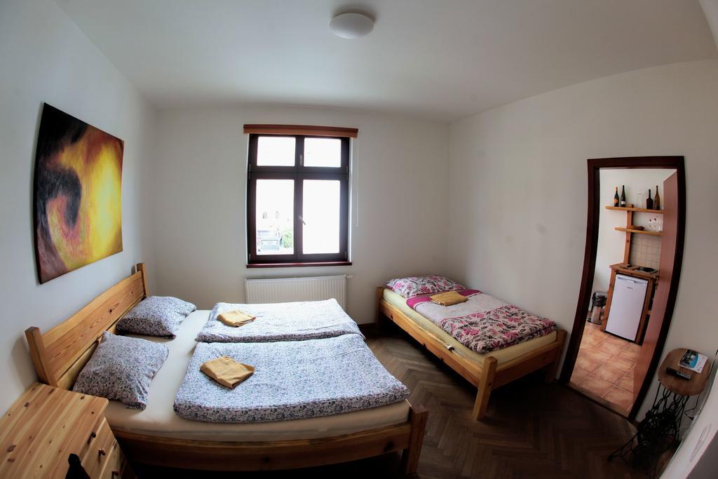Hostel Singer Pub Ceske Budejovice Cameră foto
